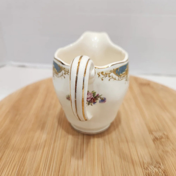Vintage 1950s Wedgwood Creamer In Avalon Pattern - Rose Design With Gold Scroll - Picture 4 of 8
